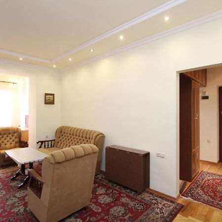 Large Apartment By The Opera- Luxury Living Room, 2 Bedrooms, Equipped Kitchen And Balcony Yerevan Exterior photo