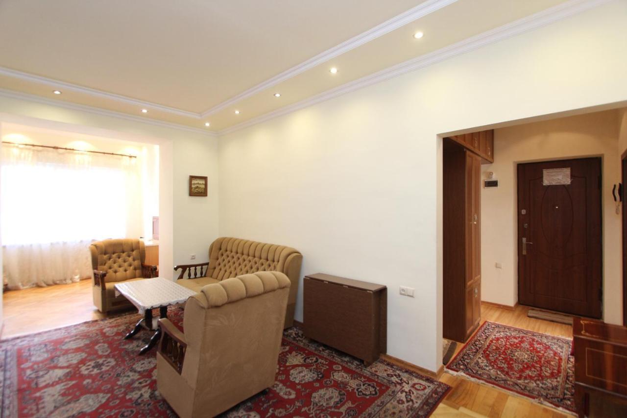 Large Apartment By The Opera- Luxury Living Room, 2 Bedrooms, Equipped Kitchen And Balcony Yerevan Exterior photo