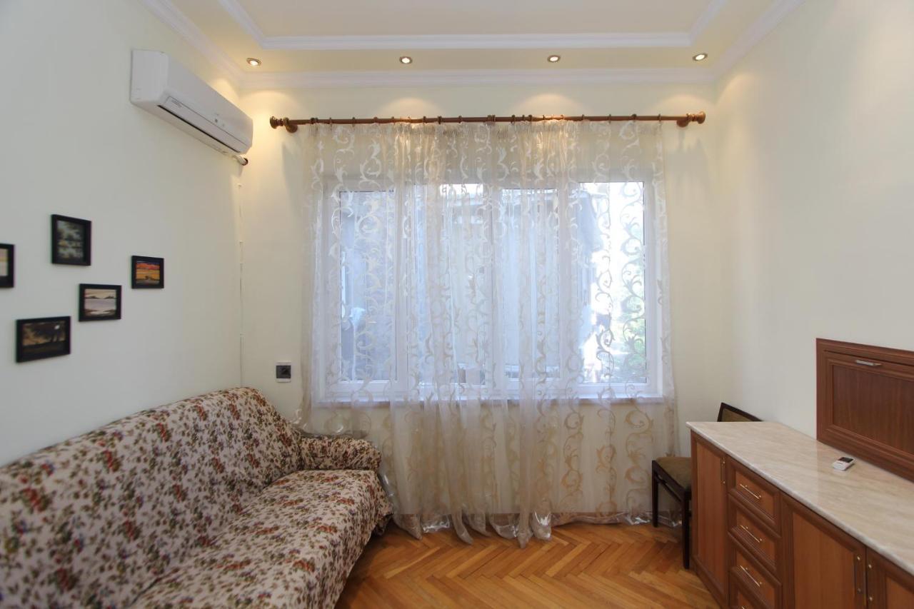 Large Apartment By The Opera- Luxury Living Room, 2 Bedrooms, Equipped Kitchen And Balcony Yerevan Exterior photo